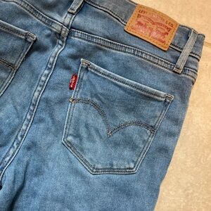 Levi's Women’s Highrise super skinny crop Jeans size 25